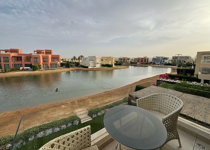 4 BR Villa with lagoon view in Tawila - 1